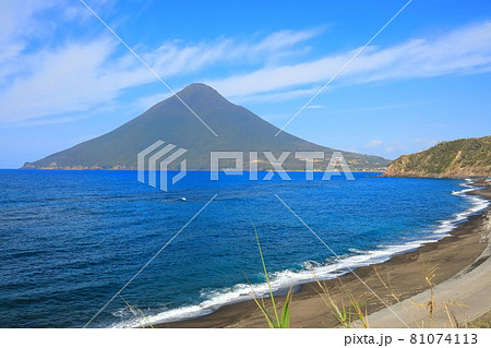 【鹿児島県】長崎鼻から望む開聞岳 81074113