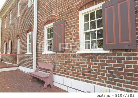 アメリカ、ノースカロライナ州セーラムにあるオールドセーラムの街並み アメリカ、ノースカロライナ州セーラムにあるオールドセーラムの街並み 81077283