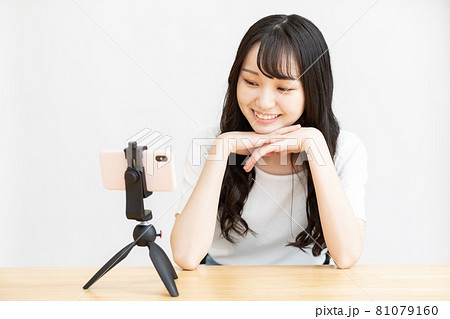 若い女性 SNS ライブ配信 若い女性 SNS ライブ配信 81079160