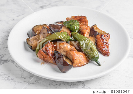 鶏肉と夏野菜のオイスターソース炒め 鶏肉と夏野菜のオイスターソース炒め 81081047