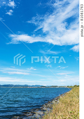 夏の晴れ渡った中海（湖） 81081763