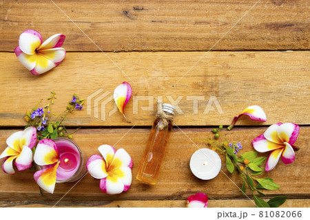 natural herbal oils with scented candle extract flowers frangipani aroma therary  81082066