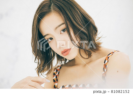 若い女性のヘアスタイルイメージ 81082152