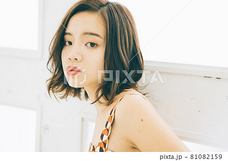 若い女性のヘアスタイルイメージ 81082159