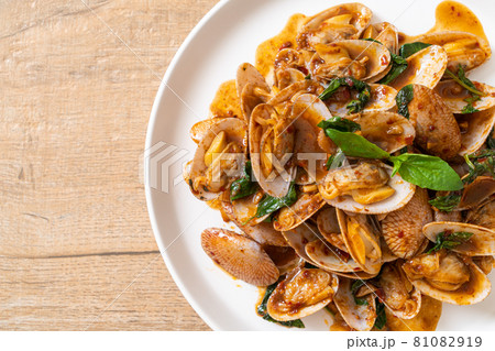 Stir Fried Clams with Roasted Chilli Paste Stir Fried Clams with Roasted Chilli Paste 81082919