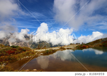 八方池に映る白馬岳（白馬岳） 81084959
