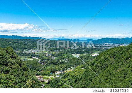浦山ダムから秩父市街 81087556
