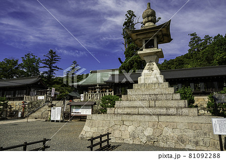 吉備津彦神社　大石灯籠　岡山県岡山市 81092288