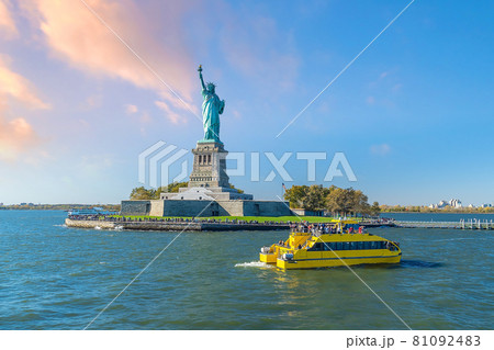 The Statue of Liberty with Manhattan city skyline background The Statue of Liberty with Manhattan city skyline background 81092483