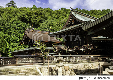 吉備津彦神社　渡殿と本殿　岡山県岡山市 81092620