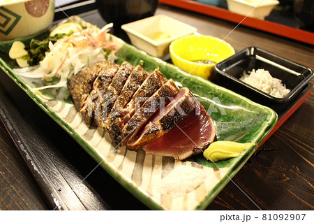カツオの藁焼き カツオの藁焼き 81092907