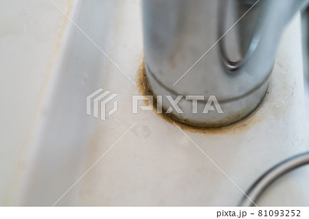 蛇口の根元の水垢 81093252