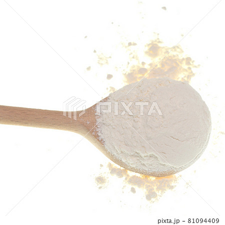 Spoon with flour 81094409