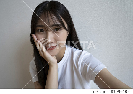 綺麗な女性のポートレート 81096105