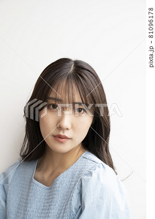 綺麗な女性のポートレート 81096178