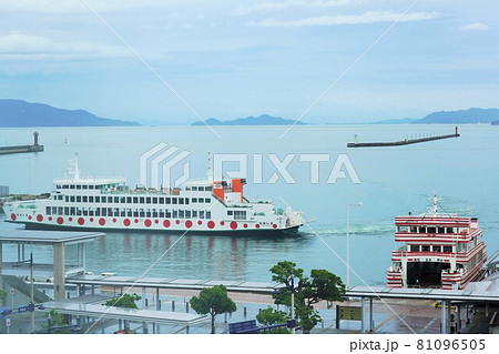 直島・女木島・男木島へのフェリー（高松港） 81096505