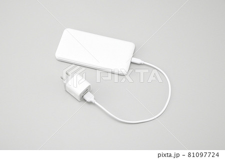 モバイルバッテリーとACアダプター モバイルバッテリーとACアダプター 81097724