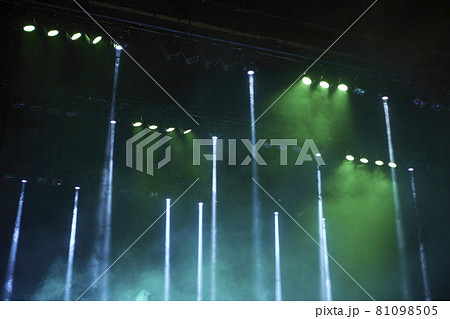 コンサートホールの舞台照明　エンターテイメントイメージ 81098505