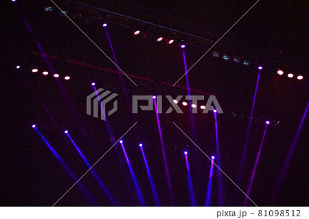 コンサートホールの舞台照明　エンターテイメントイメージ 81098512