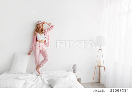 Funny lady has fun at home alone, enjoy positive morning, vacation and weekend Funny lady has fun at home alone, enjoy positive morning, vacation and weekend 81098554