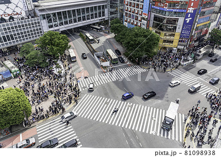 東京都 渋谷のスクランブル交差点のイラスト素材