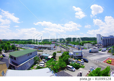 昭島市内の景色と拝島橋 81099128