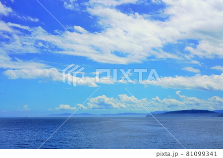 空、雲、島、そして海(瀬戸内海) 空、雲、島、そして海(瀬戸内海) 81099341