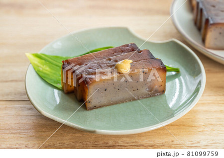 安曇野の法事料理　こんにゃくのお煮しめ 81099759