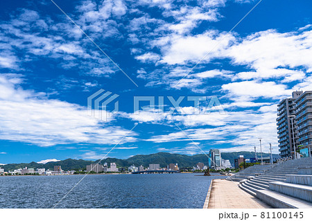 《島根県》宍道湖・袖師公園と松江市中心街 81100145