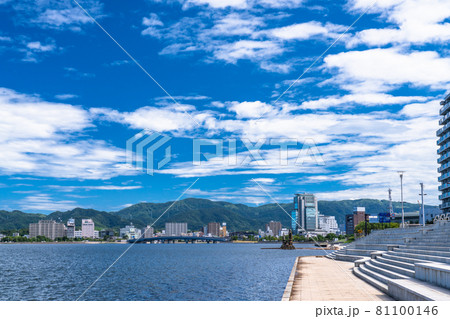 《島根県》宍道湖・袖師公園と松江市中心街 《島根県》宍道湖・袖師公園と松江市中心街 81100146