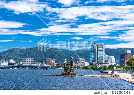 《島根県》宍道湖・袖師地蔵と松江市中心街 《島根県》宍道湖・袖師地蔵と松江市中心街 81100148