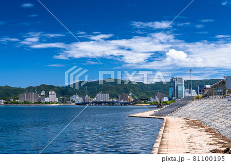 《島根県》宍道湖・袖師公園と松江市中心街 《島根県》宍道湖・袖師公園と松江市中心街 81100195