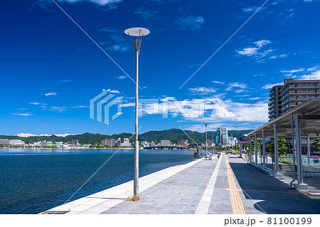 《島根県》宍道湖・袖師公園と松江市中心街 81100199