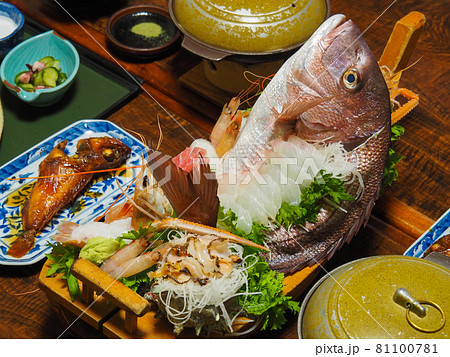 西伊豆名物の豪華な舟盛 81100781