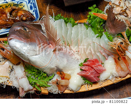 西伊豆名物の豪華な舟盛 81100822