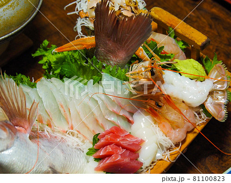 西伊豆名物の豪華な舟盛 81100823