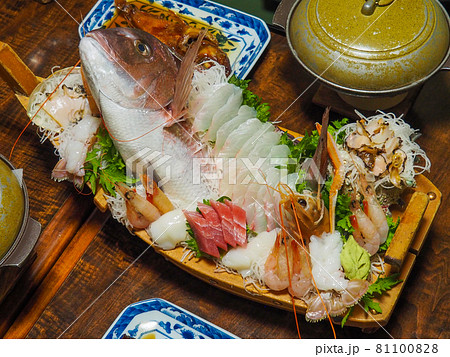 西伊豆名物の豪華な舟盛 81100828