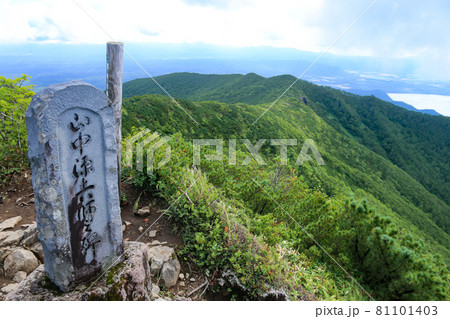 北海道の夏 藻琴山山頂からの屈斜路湖の眺望 北海道の夏 藻琴山山頂からの屈斜路湖の眺望 81101403