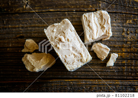 Fresh pressed active yeast 81102218