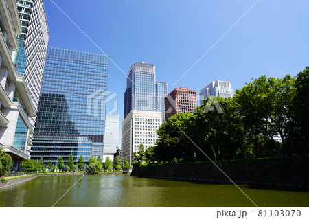 東京　丸の内のビジネス街の風景 81103070