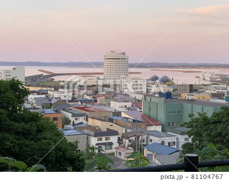 夕焼けの市街地 夕焼けの市街地 81104767