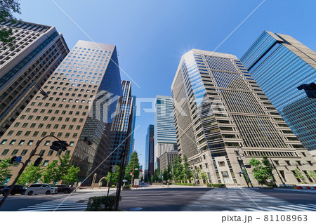 東京　大手町のオフィス街 81108963