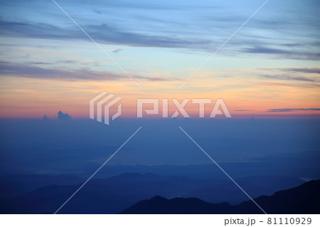 キナバル山山頂からの景色(ボルネオ島、マレーシア) キナバル山山頂からの景色(ボルネオ島、マレーシア) 81110929
