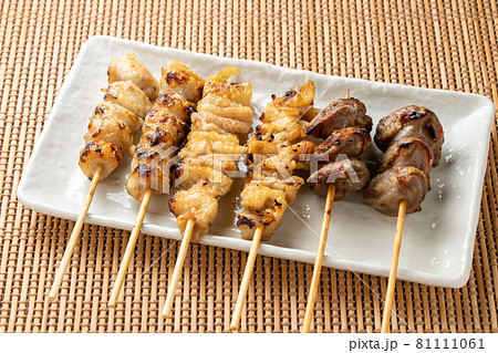 焼き鳥(塩焼き)盛り合わせ。ぼんじり、鶏皮、砂ずり。 81111061