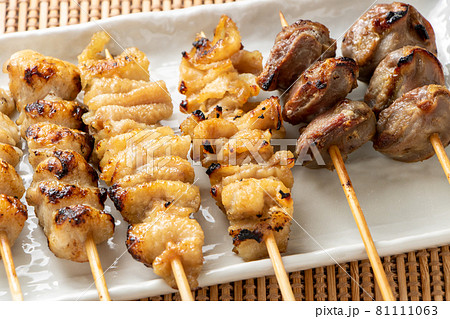焼き鳥(塩焼き)盛り合わせ。ぼんじり、鶏皮、砂ずり。 81111063
