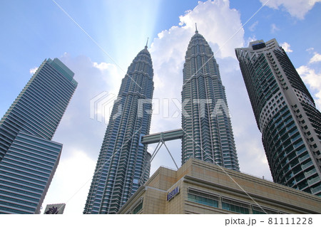  クアラルンプールの高層ビル（マレーシア） 81111228