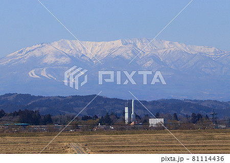 角田市台山公園スペースタワー・コスモハウスのH-IIロケットと雪の蔵王連峰 81114436