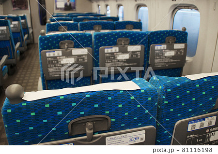 新幹線の車内 81116198