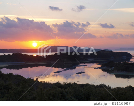 三重県志摩市登茂山展望台の夕焼け 三重県志摩市登茂山展望台の夕焼け 81116907