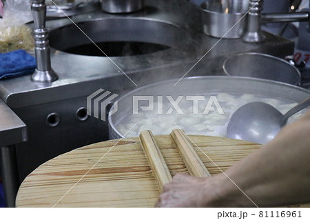 台湾　台北　観光　グルメ　路地 81116961